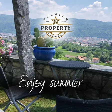 With Private Pool Area, Near Lake, Private Parking I Dei Leoni *