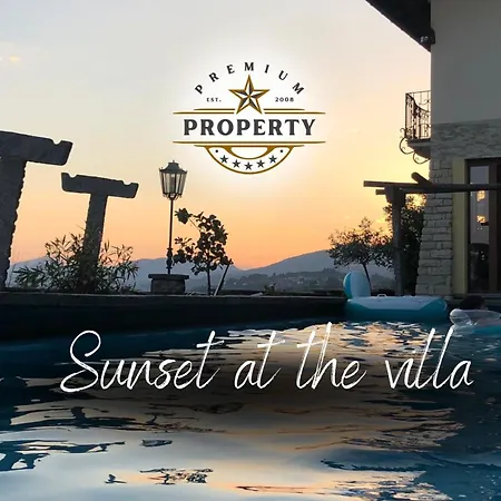 Pensionat With Private Pool Area, Near Lake, Private Parking I Dei Leoni *