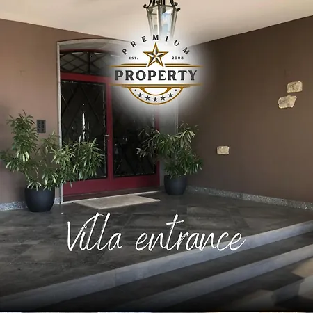 With Private Pool Area, Near Lake, Private Parking I Dei Leoni Pensionat *